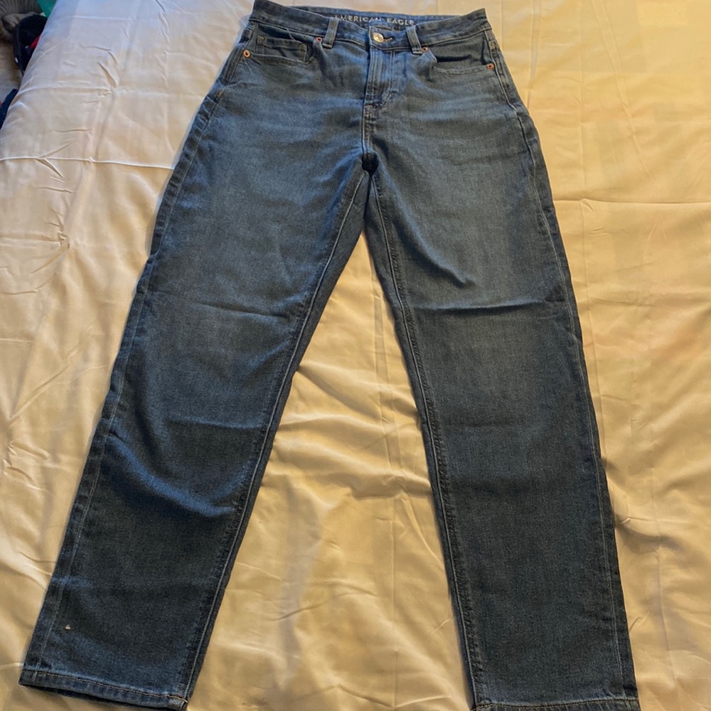 American Eagles Women’s High Waist Mom Jeans